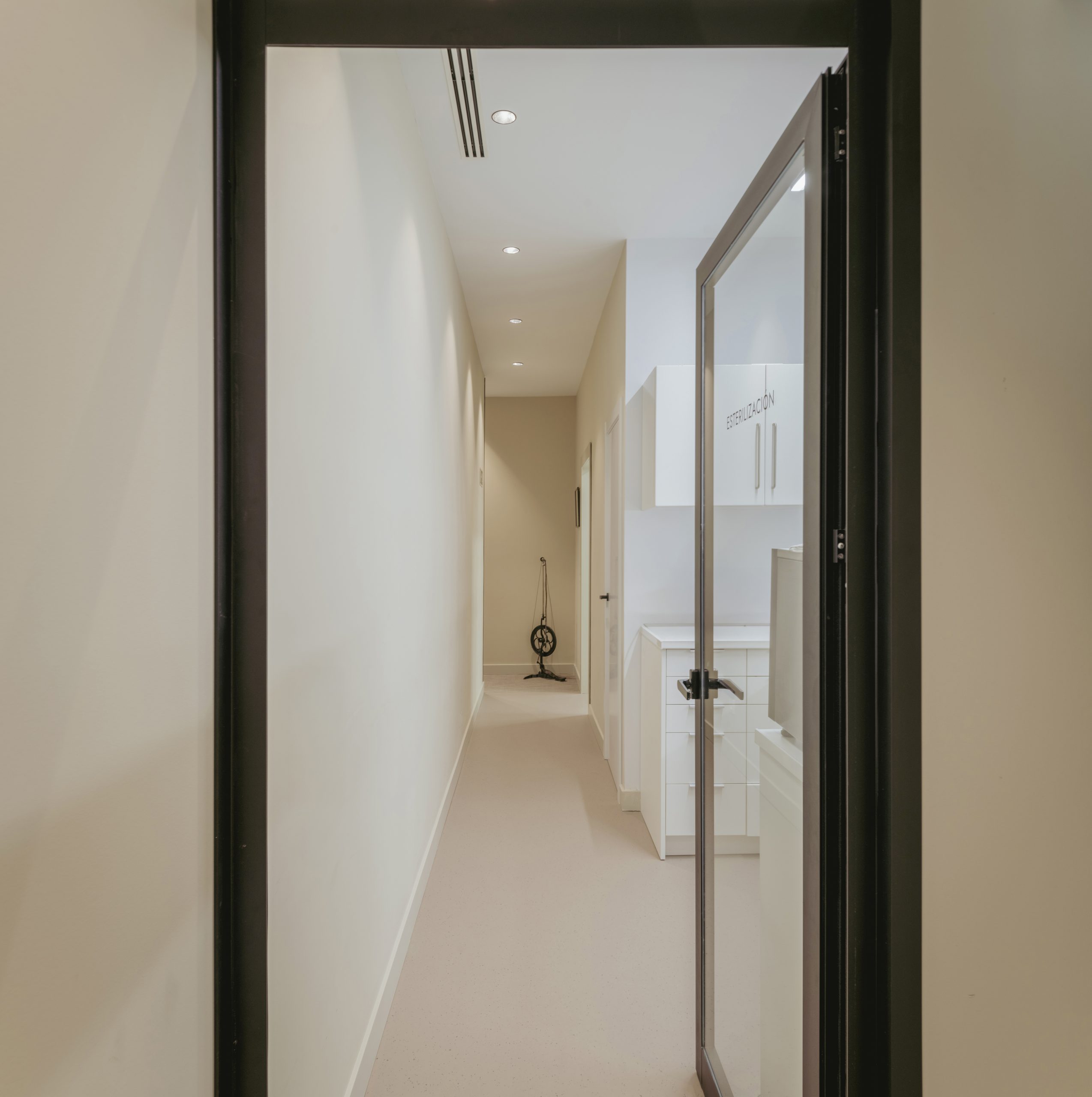 Romina Barbieri - Diezcharlen odontologos_madrid_romina barbieri_reforma clinica dental (14)