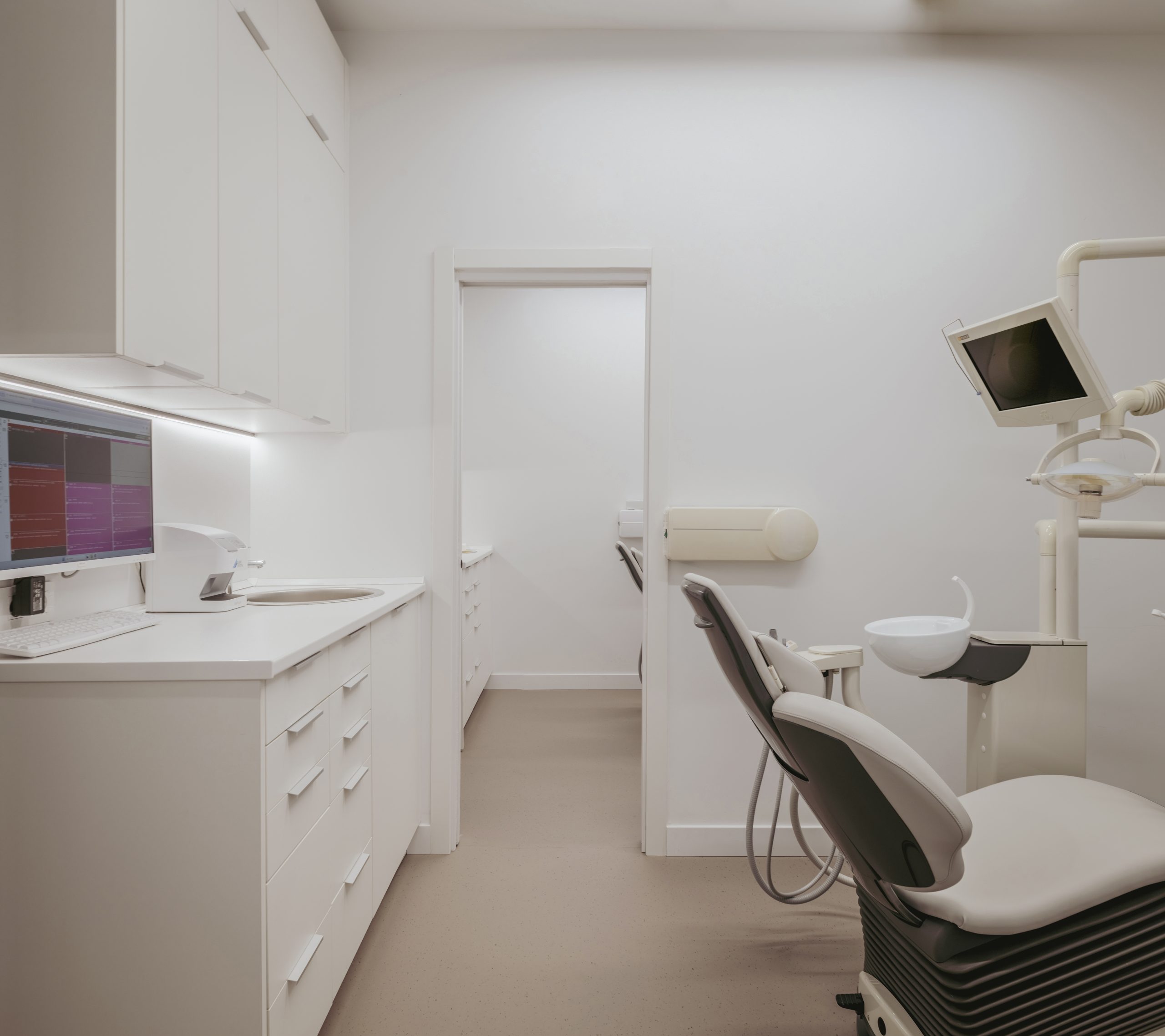 Romina Barbieri - Diezcharlen odontologos_madrid_romina barbieri_reforma clinica dental (15)