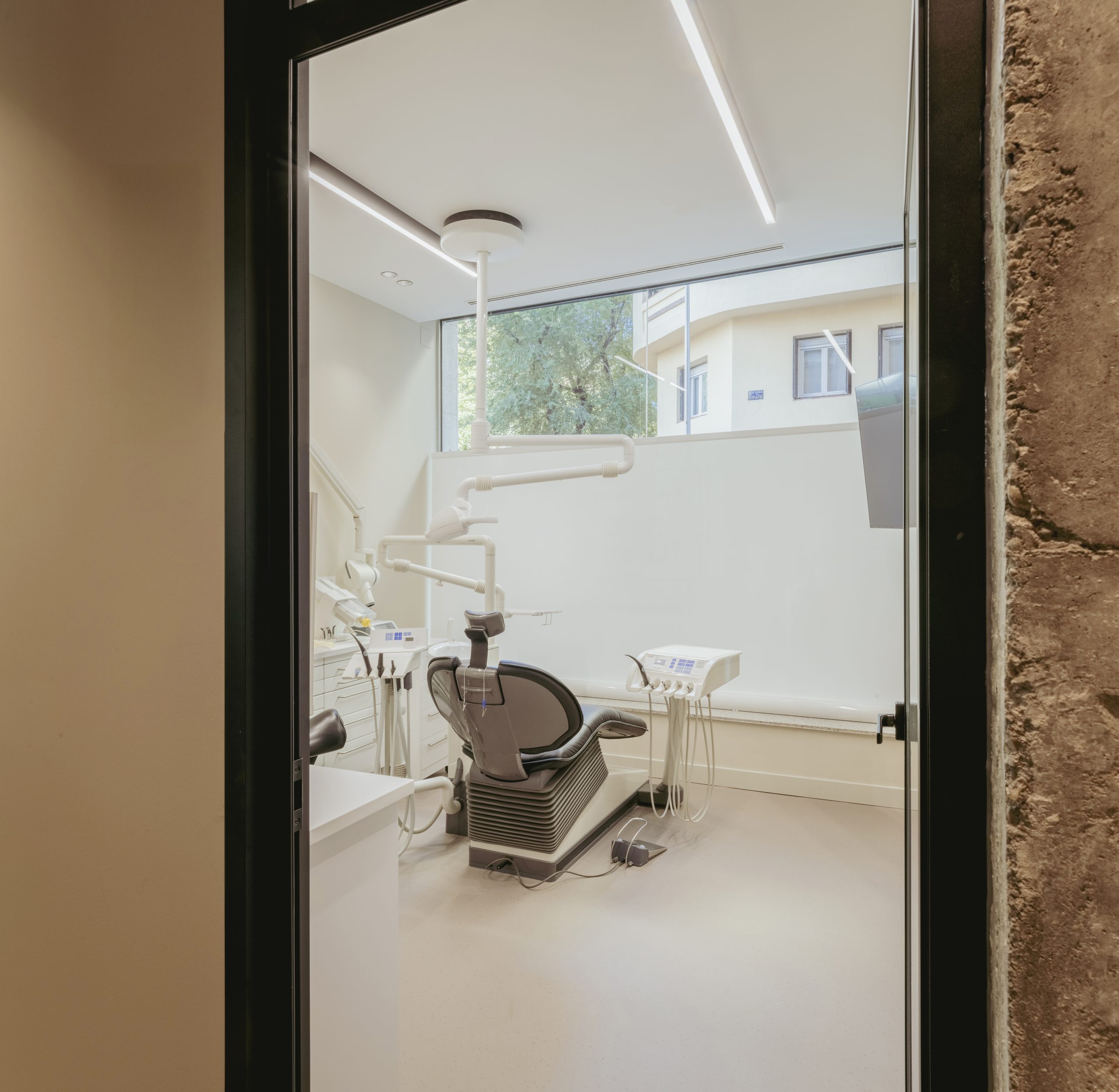 Romina Barbieri - Diezcharlen odontologos_madrid_romina barbieri_reforma clinica dental (16)