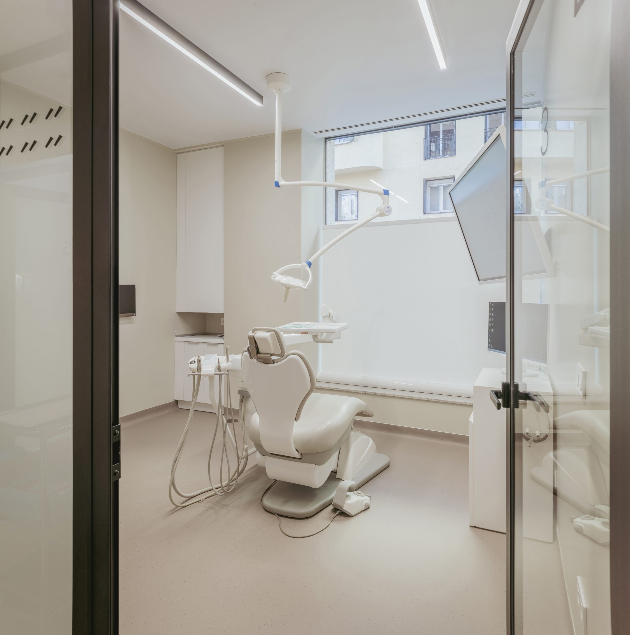 Romina Barbieri - Diezcharlen odontologos_madrid_romina barbieri_reforma clinica dental (17)